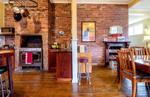 Bendigo House | Central - Unique - Great history - Spacious -WI-FI