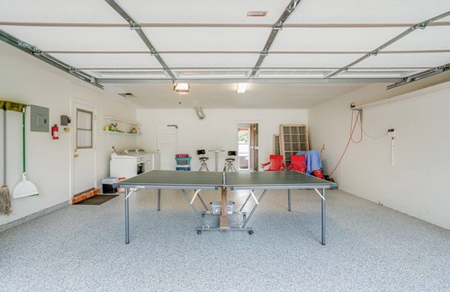 North San Antonio - SAT House | CENTRALLY LOCATED - 4 BR, 3 bath, POOL, JACUZZI, PUTTING GREEN, CLOSE TO AIRPORT