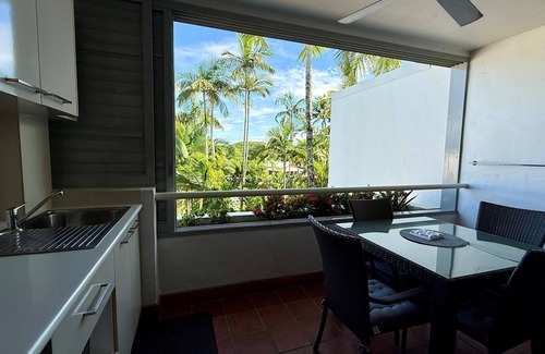 Port Douglas Apartment | Centrally Located Tropical Escape with Sea Views
