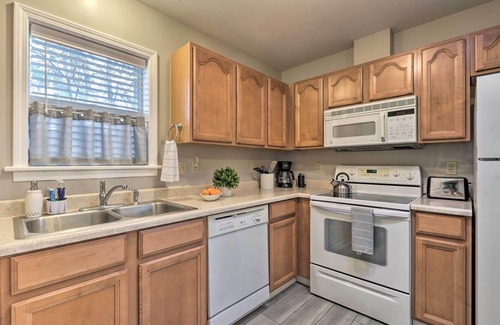Manito Apartment | Centrally Located South Hill Apartment w/Smart TV