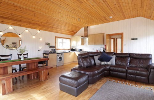 Dornoch Cottage | CHALET C, family friendly, with a garden in Dornoch