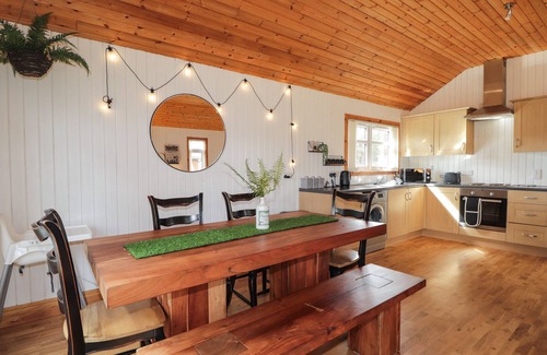 Dornoch Cottage | CHALET C, family friendly, with a garden in Dornoch
