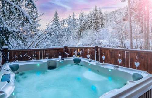 La Perriere Ski Chalet | Chalet Côté Cœur, La Tania, with Outdoor Hot Tub and 7 Ensuite Rooms