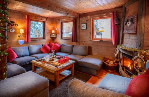 La Perriere Ski Chalet | Chalet Côté Cœur, La Tania, with Outdoor Hot Tub and 7 Ensuite Rooms