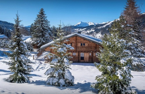 Les Gets Ski Chalet | Chalet Joux Verte - beautiful ski base for 8 with spa - OVO Network
