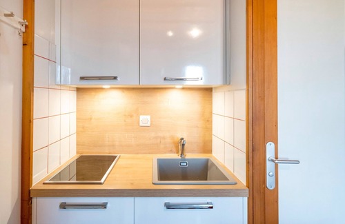 Hasparren Ski Chalet | Chalet 'Ortalon - Hasparren' with Shared Pool, Wi-Fi, and Air Conditioning