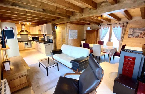 Taninges Ski Chalet | Chalet sleeps 8