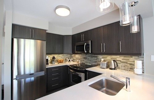 The Blue Mountains Condo | Chalet Styled Townhome, Very Clean. Free Night Stay.