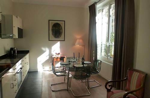 Chaillot Apartment | Champs Elysees Bright Spacious Luxurious 1 bed Unit