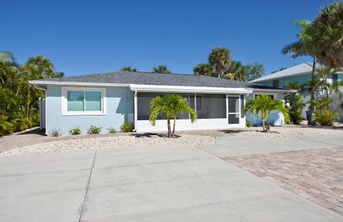 Mid Island House | Changes In Latitudes by Sun Palace Vacations