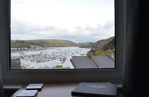Dartmouth House | Chapel House - Stunning River Views - Balcony - Parking included