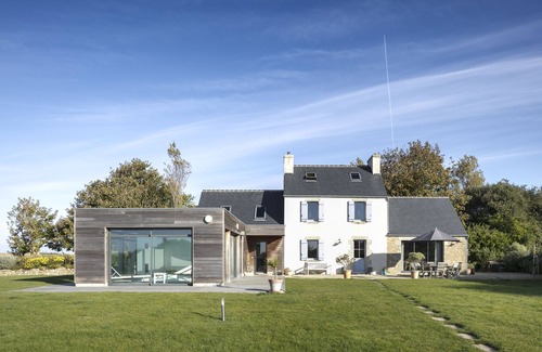 Plouescat House | Character house with heated indoor pool 800 m from the sea