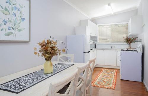 Charlestown House | Charlestown Cottage - Relaxed Stay in Lake Macquarie