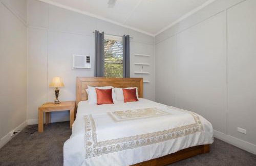 Charlestown House | Charlestown Cottage - Relaxed Stay in Lake Macquarie