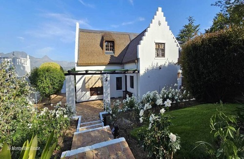 Somerset West Cottage | Charmant Rietgedekt Self-catering Vakantiehuis met Privé Zwembad Somerset West