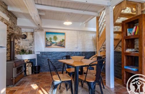 Ombree d'Anjo House | Charmante maison en Anjou Bleu, 2 pers, terrasse, poêle à bois, équipements bébé, cuisine équipée - FR-1-622-72