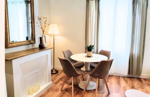 Lisieux Apartment | CHARME & VUE IMPRENABLE - Face au Jardin de L'Évêché