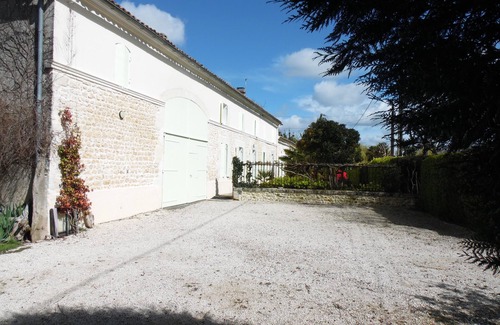 Saint-Ciers-sur-Gironde House | Charming Gironde farmhouse