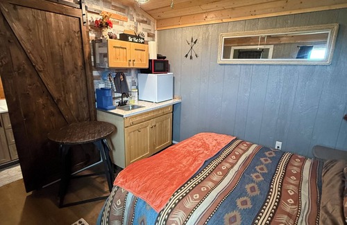 Browning Cottage | Charming 1-bedroom cottage in tranquil East Glacier Park with WiFi, AC