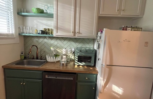 Audubon Cottage | Charming 1-bed cottage btw Tulane/Loyola & Freret hipster shops & restaurants