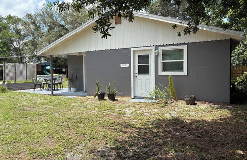 Inverness Cottage | Charming 1-bedroom cottage pet/kid friendly