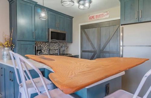 Ferrysburg Condo | Charming 1-bedroom waterfront condo in fabulous Spring Lake.