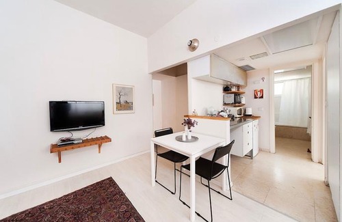 Tel Aviv Apartment | Charming 1Bd 7min Walk to The Beach by Sea N' Rent