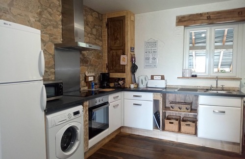 Merinchal House | Charming 2-Bed Cottage within Barn in Merinchal