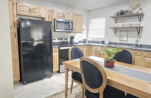 Blackberry Apartment | Charming 2-bedroom apartment with WiFi, AC minutes from Philpott Lake