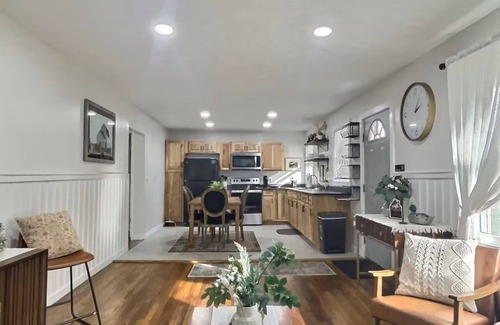 Blackberry Apartment | Charming 2-bedroom apartment with WiFi, AC minutes from Philpott Lake