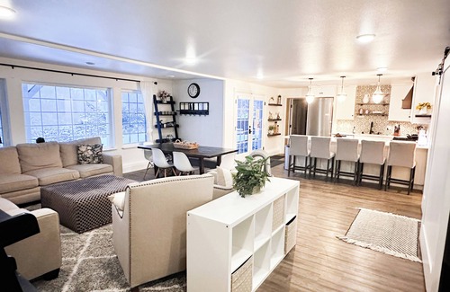 West Juneau Apartment | Charming 2-bedroom apartment view on Douglas Island 6mins from downtown Juneau!