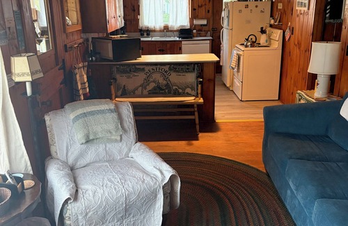Ogunquit - Wells Cabin | Charming 2-bedroom cabin with WiFi, AC in tranquil Ogunquit