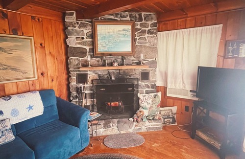 Ogunquit - Wells Cabin | Charming 2-bedroom cabin with WiFi, AC in tranquil Ogunquit