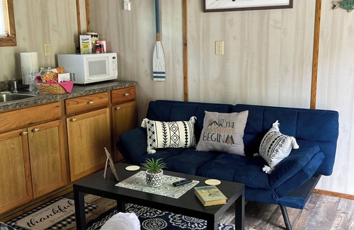 Matewan Cabin | Charming 2-bedroom cabin uwith WiFi, AC in amazing McCarr