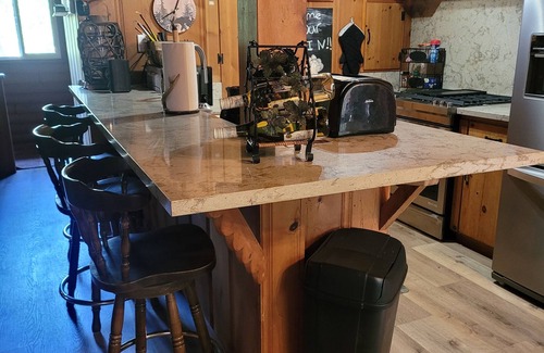 Phoenix Lake-Cedar Ridge Cabin | Charming 2-bedroom cabin in Sonora with WiFi and ACnWith private lake n
