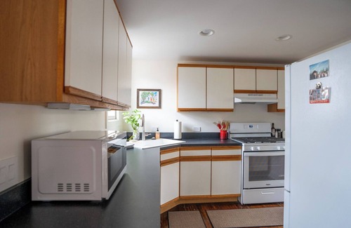 Downtown Columbus Cottage | Charming 2-bedroom cottage with WiFi, AC, in the heart of German Village