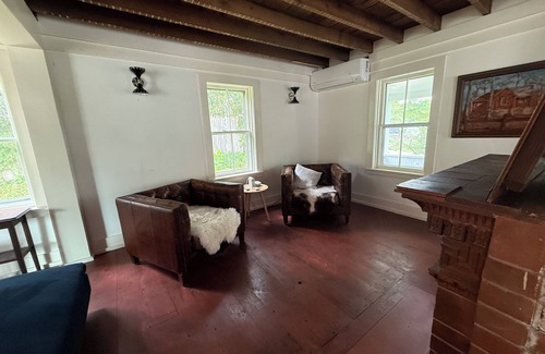 Woodstock House | Charming 2-bedroom country village house with AC in East Woodstock