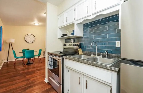 Beechmont House | Charming 2-Bedroom Home in Louisville. Close to Expo, Churchill, & Downtown.