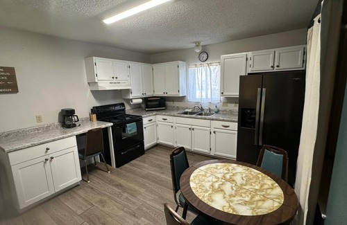 Pinnacles Entrance Badlands House | Charming 2-bedroom house in lovely Wall with WiFi & AC