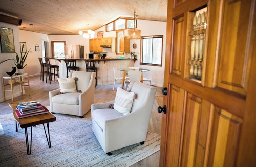 Timber Cove House | Charming 2-bedroom house near the coast in Jenner with WiFi and AC