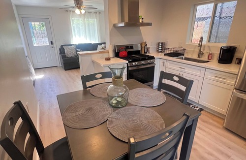 Tulare House | Charming 2- bedroom house close to sequoia national park with EV charging