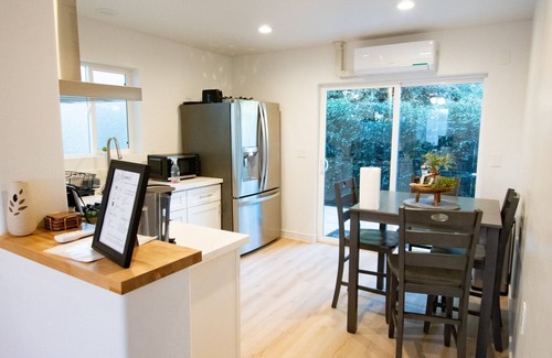 Tulare House | Charming 2- bedroom house close to sequoia national park with EV charging
