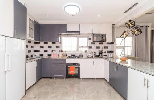Greater Johannesburg Metropolitan Area House | Charming 2-Bedroom in Joburg