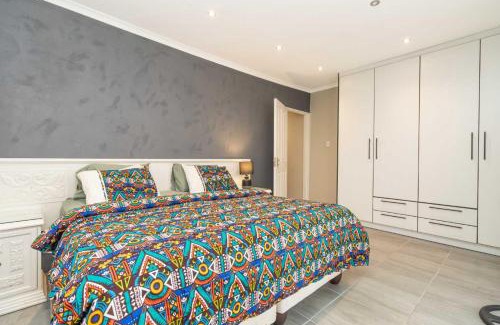 Greater Johannesburg Metropolitan Area House | Charming 2-Bedroom in Joburg