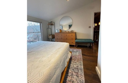 Jefferson Cabin | Charming 2 bedroom log cabin on a serene lake