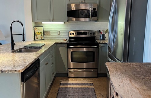 North Charlotte House | Charming 2-bedroom townhome walkable to Noda arts district