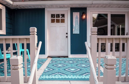 Ferrysburg Cottage | Charming 2-bedroom cottage with WiFi, AC in Spring Lake