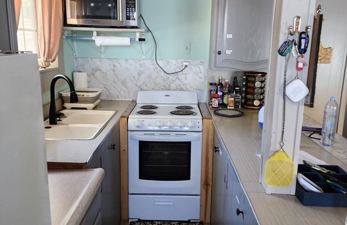 Bellevue Cabin | Charming 2 bedroom waterfront cabin at West Magic Id. 83352 with hot tub.