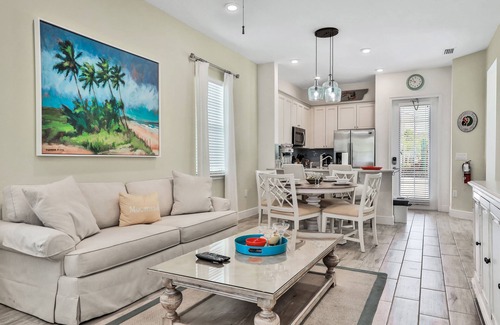 West Kissimmee Cottage | Charming 2BD Cottage near Hotel & Disney