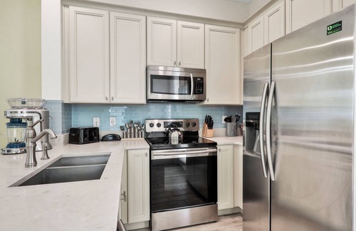 West Kissimmee Cottage | Charming 2BD Cottage near Hotel & Disney